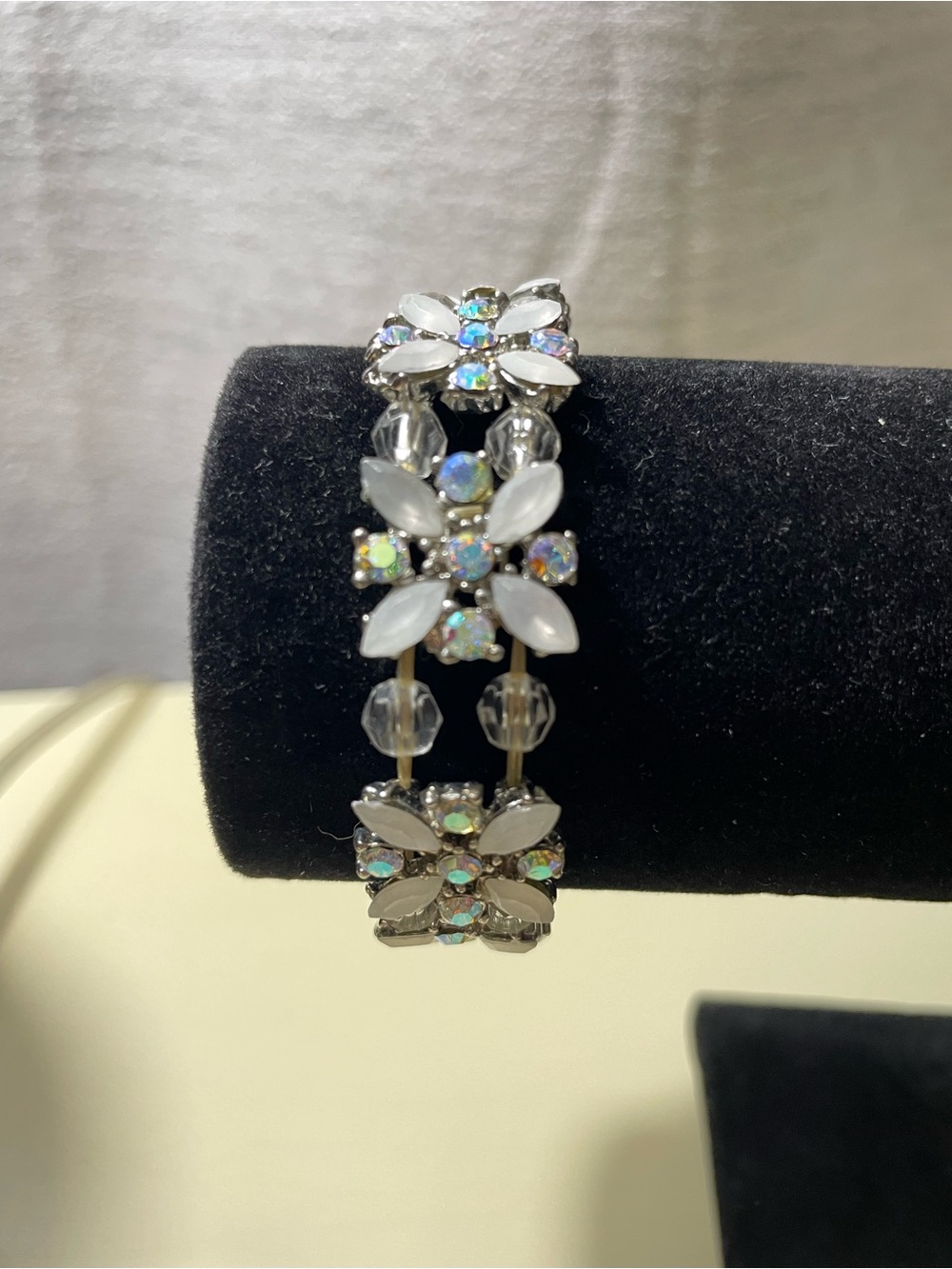 Iridescent Flower Stretch Bracelet - White and Clear Vintage